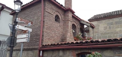 Старый город Тбилиси Необычное здание