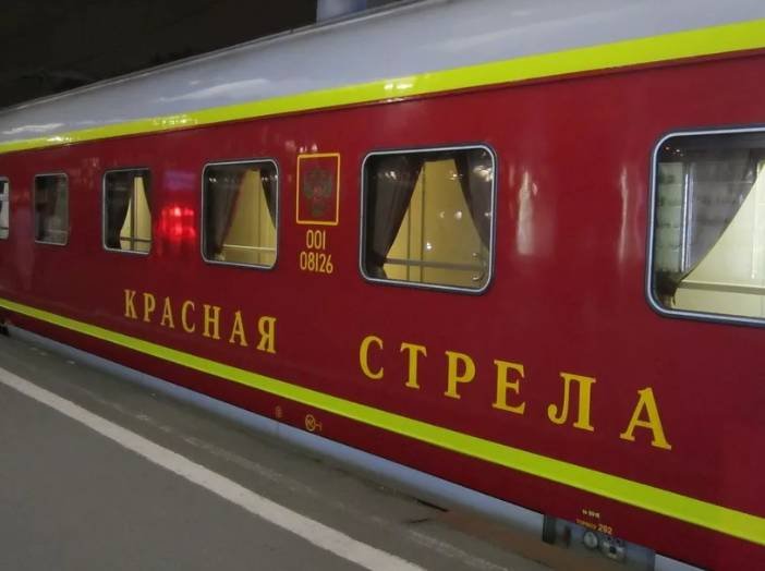 Фирменный поезд Красная стрела Россия