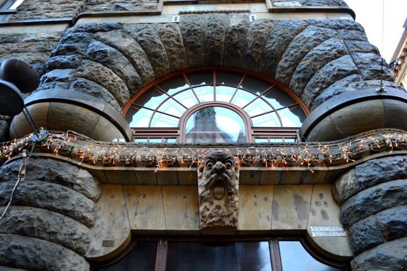 Необычное оформление фасад здания Хельсинки