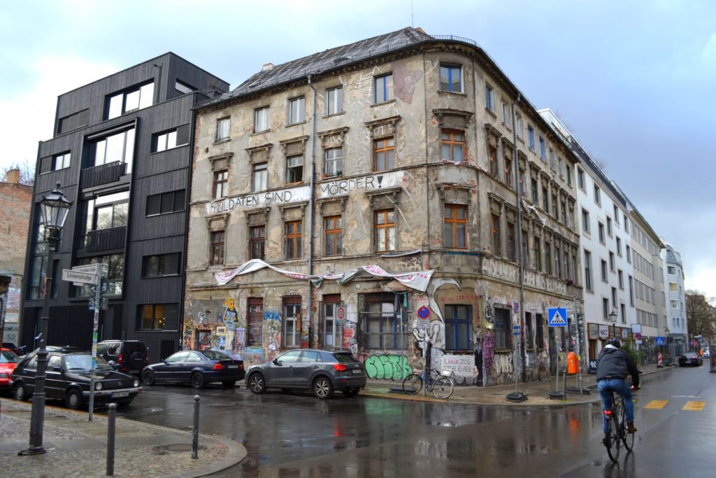 Берлин - центр. Район Митте. На доме написано - Мордер